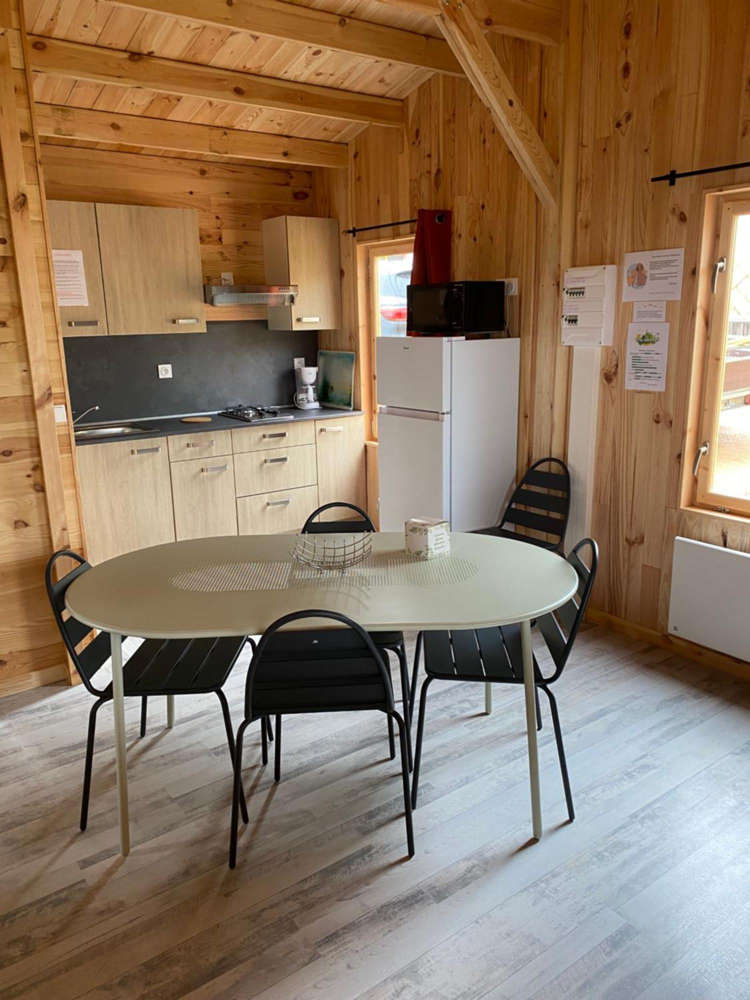 Camping Le Montbartoux Vollore-Ville Exterior foto